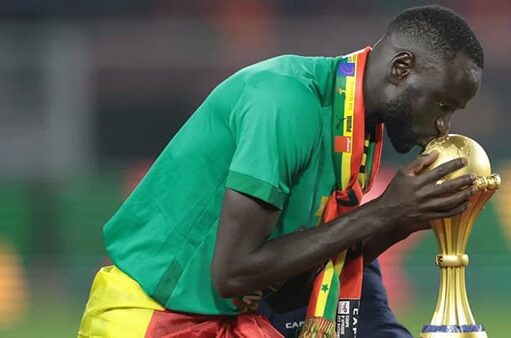 Cheikhou Kouyaté a annoncé sa retraite internationale et révélé sa maladie du cœur